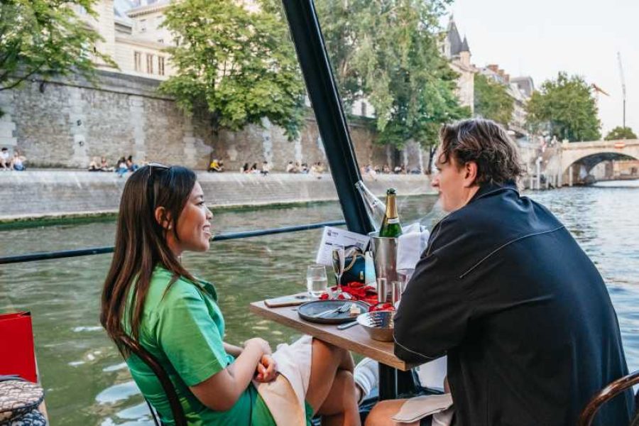 Paris: Seine River Sightseeing Cruise with 3-Course Dinner