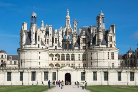 Full Day Loire Valley Tour from Paris, France (Chambord, Chenonceau, & Wine Tasting)